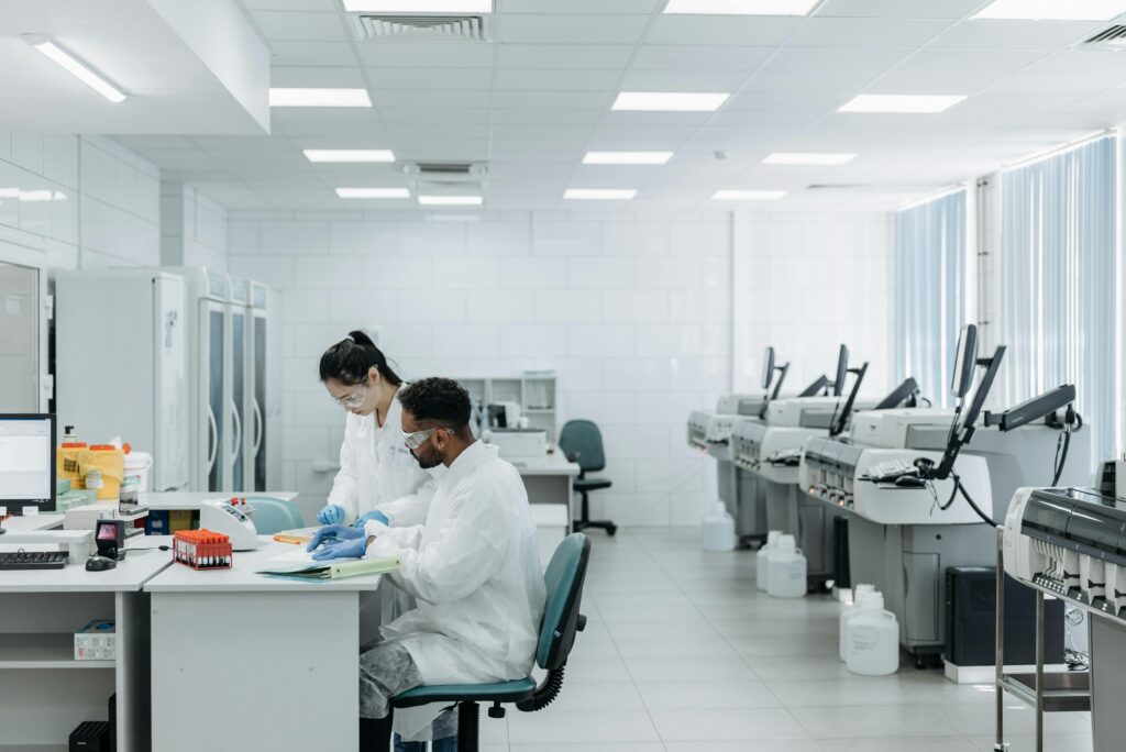 two scientists in a lab Image